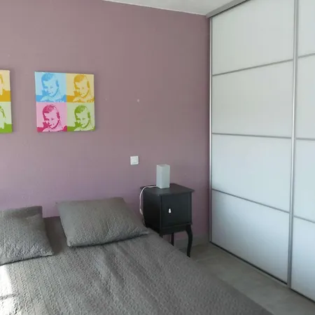 Апартаменты 3 Pieces Avec Grande Terrasse, Piscine Et Parking, A 100m De La - Fr-1-328-272