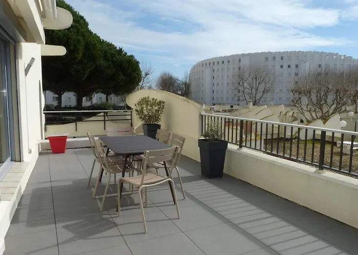 Appartement 3 Pieces Avec Grande Terrasse, Piscine Et Parking, A 100m De La - Fr-1-328-272 La Grande-Motte