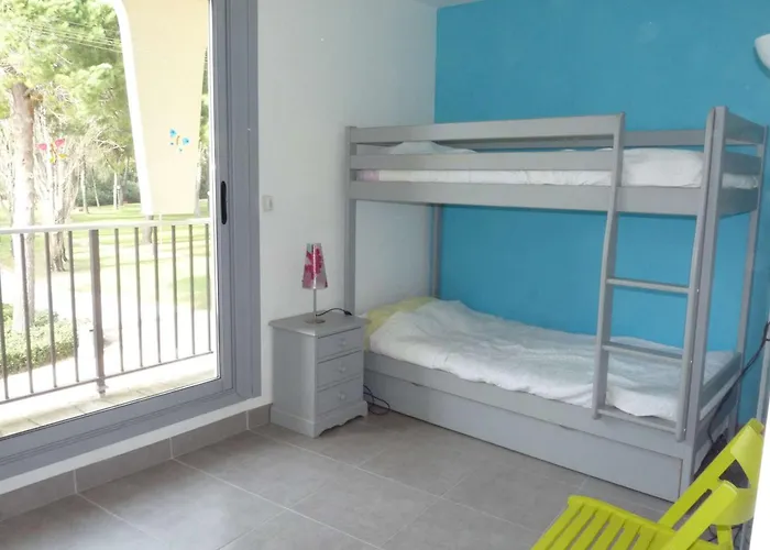 3 Pieces Avec Grande Terrasse, Piscine Et Parking, A 100m De La - Fr-1-328-272 Appartement *