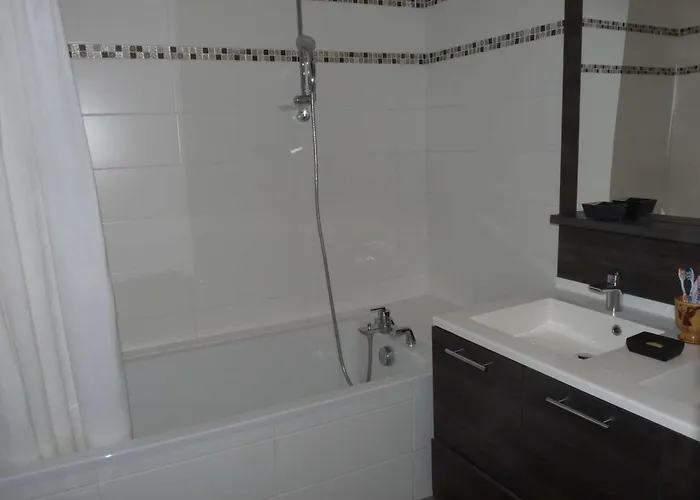 3 Pieces Avec Grande Terrasse, Piscine Et Parking, A 100m De La - Fr-1-328-272 Appartement La Grande-Motte